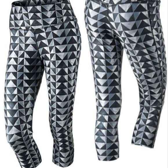 Nike Legend 2.0 London Diamond Dri-Fit Capri Tights Pants Size XS - Picture 1 of 11
